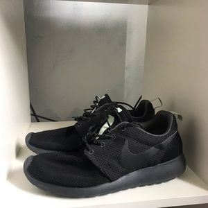 Nike Roshe Run sneakers